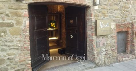 ‭Gioielleria Mirolli‬ in Via Camaiori 4 58043 Castiglione della Pescaia.